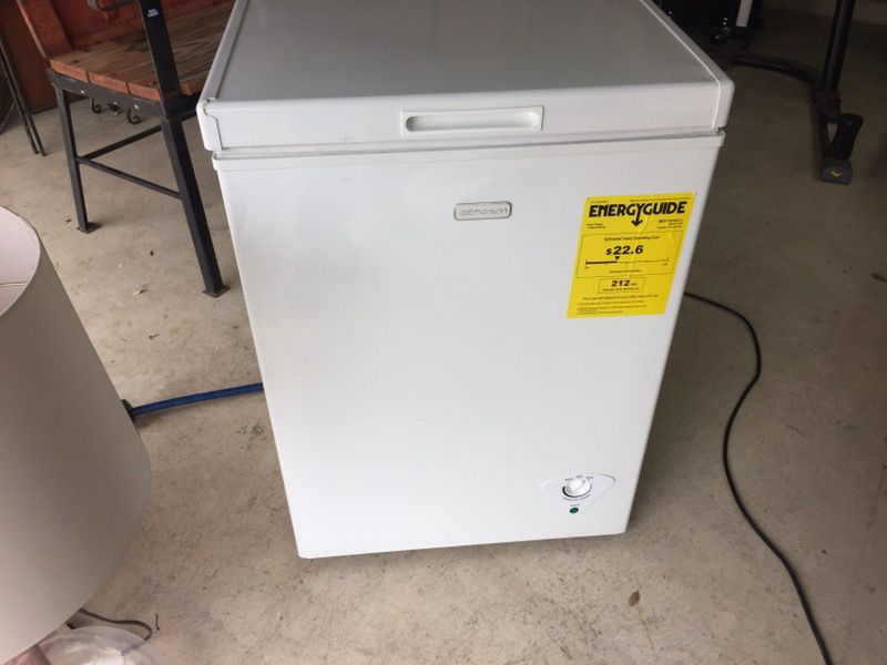 Emerson CF450 3.5-cu ft Chest Freezer with Adjustable Thermostat, White. Barely used like new condition. Measures 34" tall by 20" deep by 24" wide. P