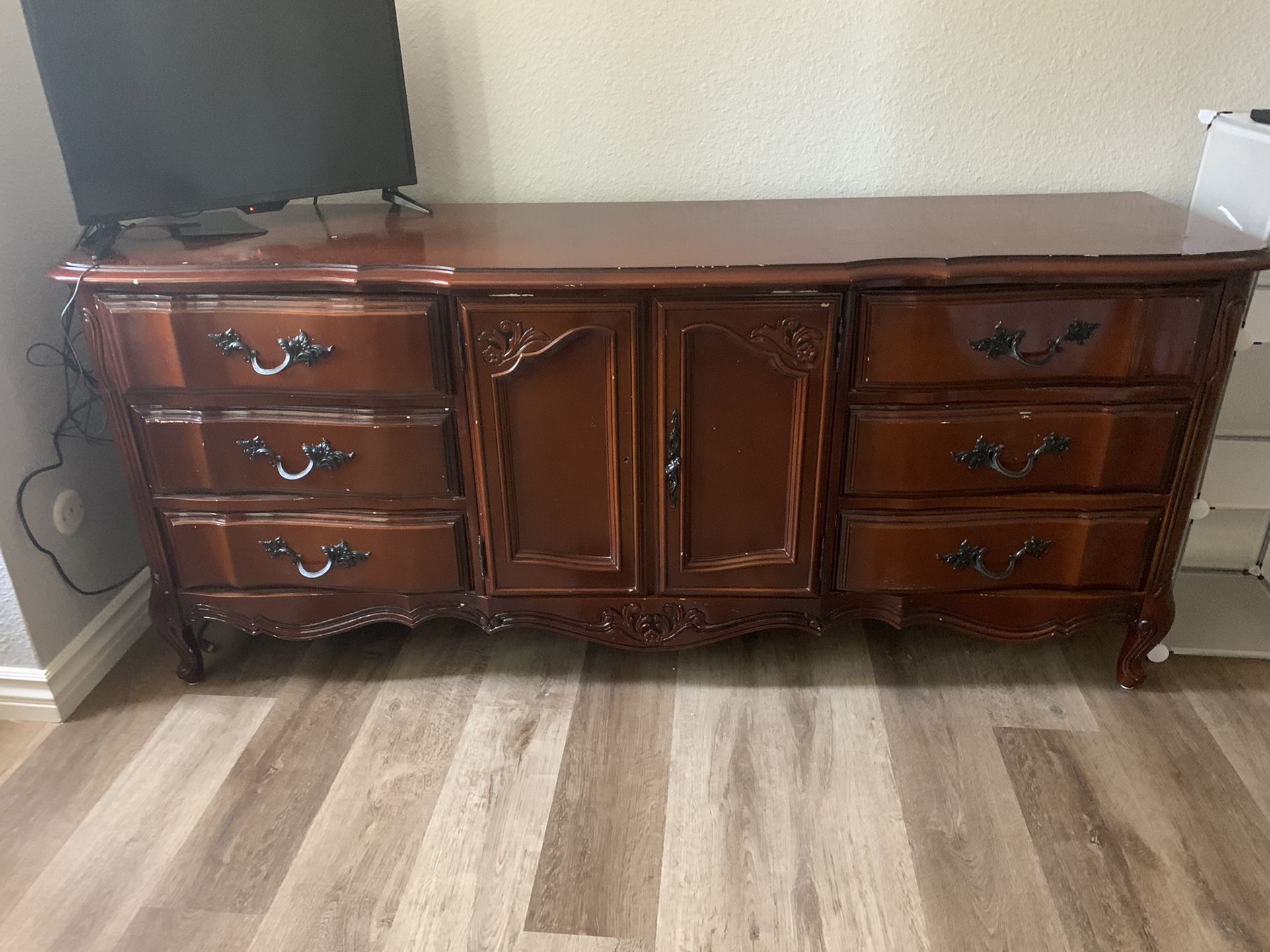 Solid Wood Dresser With Mirror
