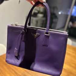 Prada bag! Authentic Comes with papers!