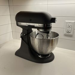 KitchenAid 5qt Stand Mixer