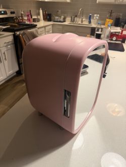Personal Chiller K7106PK 7L Pink Cosmetic Mini Fridge Mirror Vanity Skincare