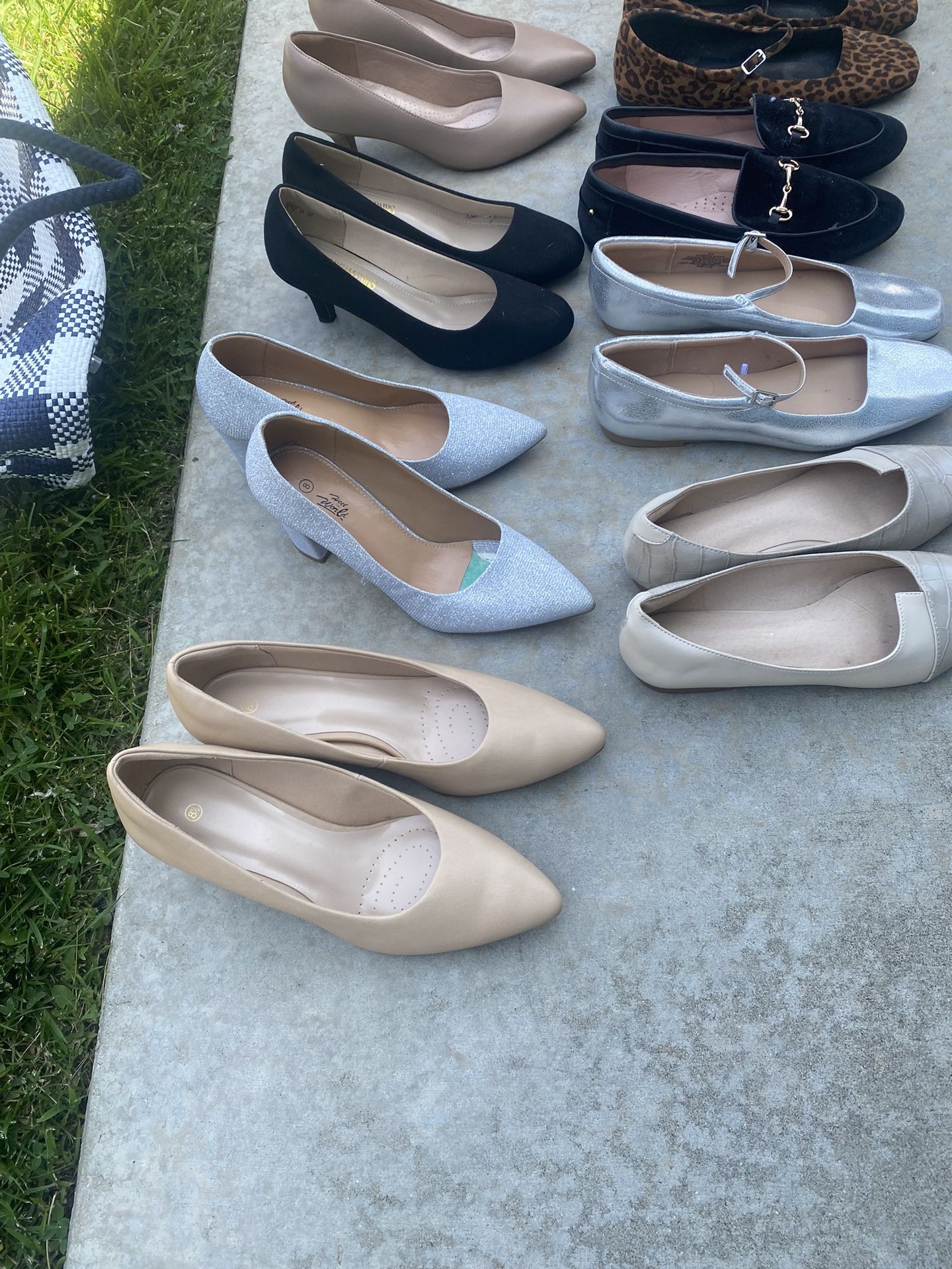 8 pairs of shoes + free bag, Sizes 8-8 1/2 and 9 all