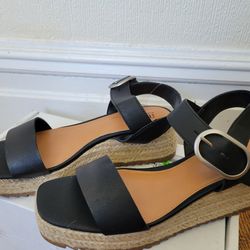 Brand New SANDALS (Size 7)