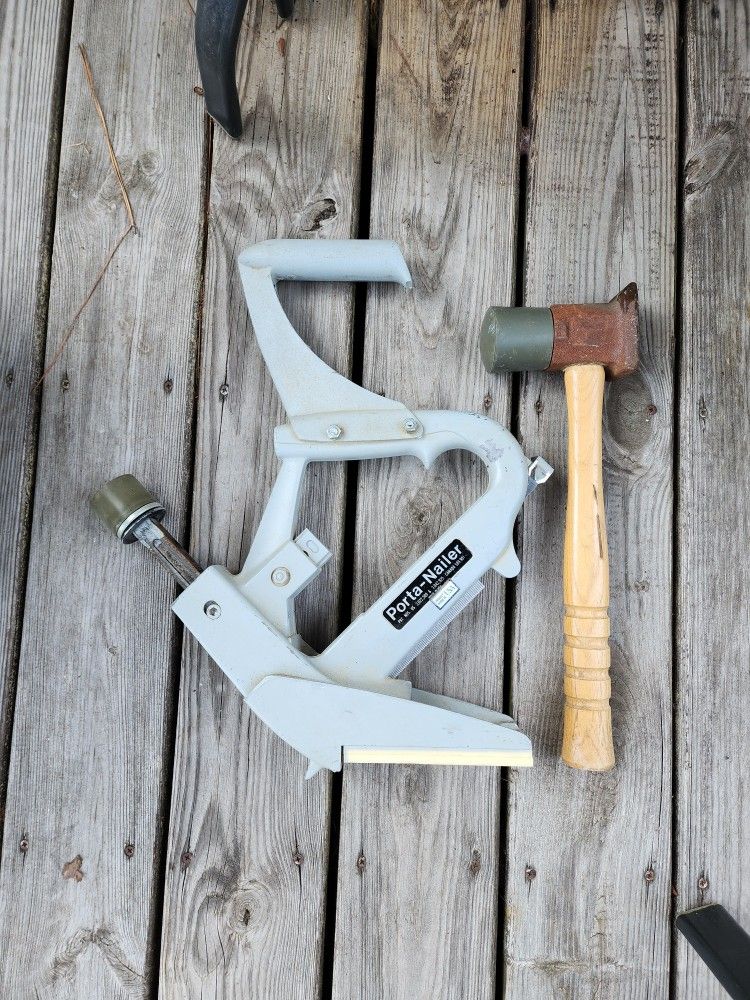 Porta Nailer Model 402 Tongue and Groove Flooring Nailer w Mallet