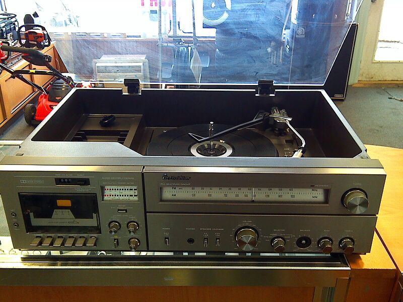 Quasar Audio Center / CS7400 Vintage Record Player, Cassette Deck & AM\FM Receiver