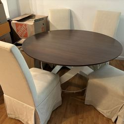 Dining table And 4 Chairs 