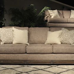 New Ashley Furniture Einsgrove sofa delivery available