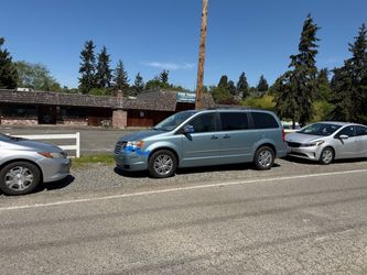 Chrysler Town & Country Minivan
