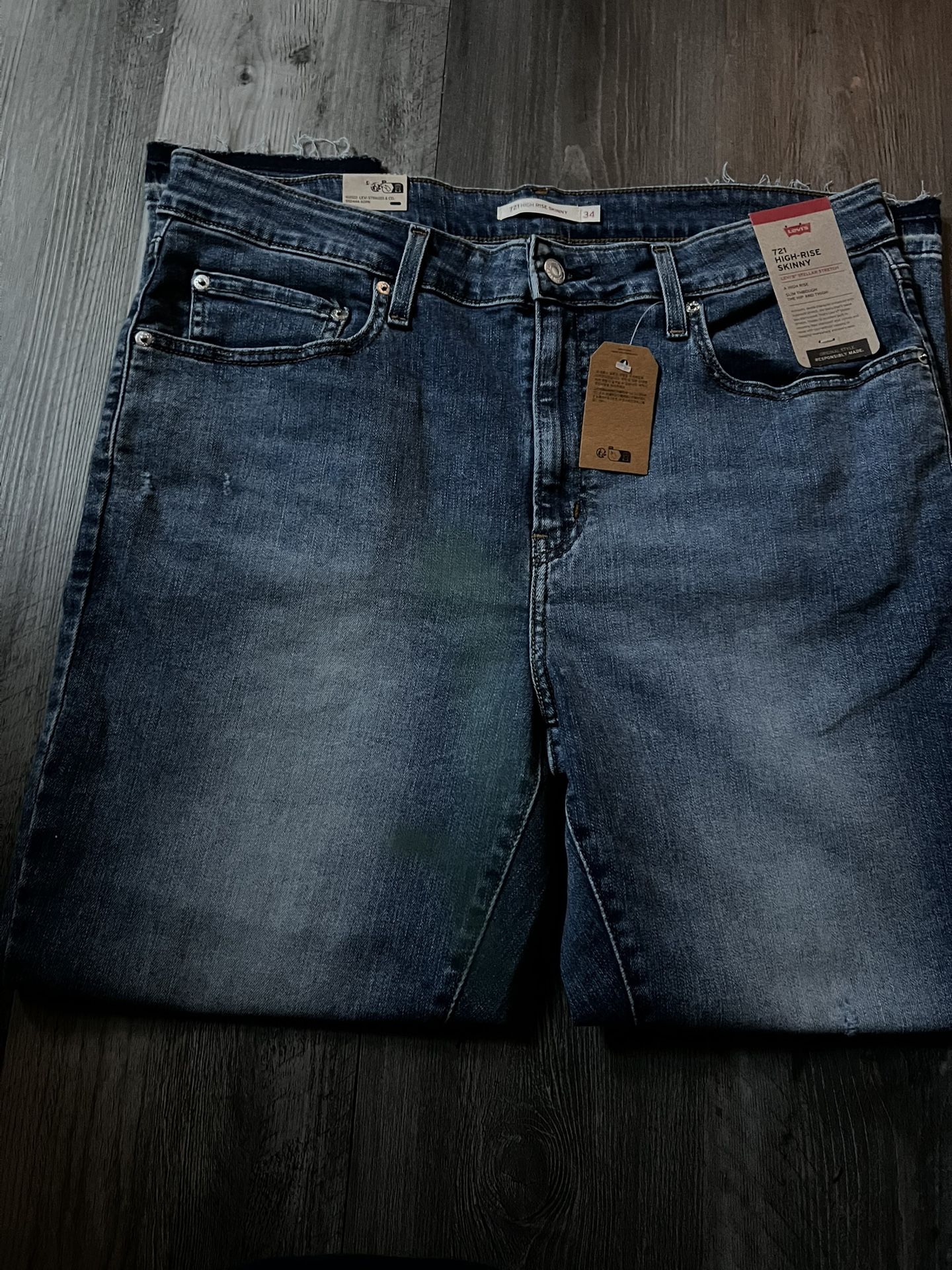 New! Women Levis Denim Jean!