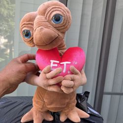 ET. Doll. Stuffed Plus   Universal Studios 16 “