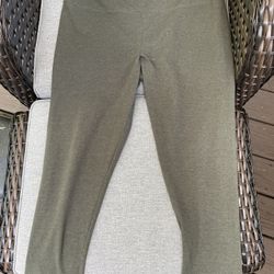 New Sonoma Women’s 7/8 Inch Yoga Pants. XL