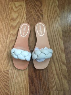 KENNETH COLE pretty sandals