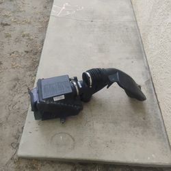 2003-2006 Chevy Tahoe GM OEM intake air cleaner filter box