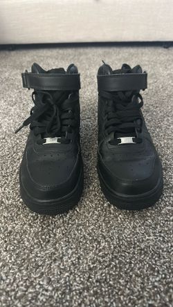 Nike Men’s Air Force 1 Mid ‘07 Black 