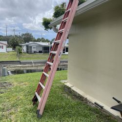 Large 10 foot fiberglass ladder great shape works great