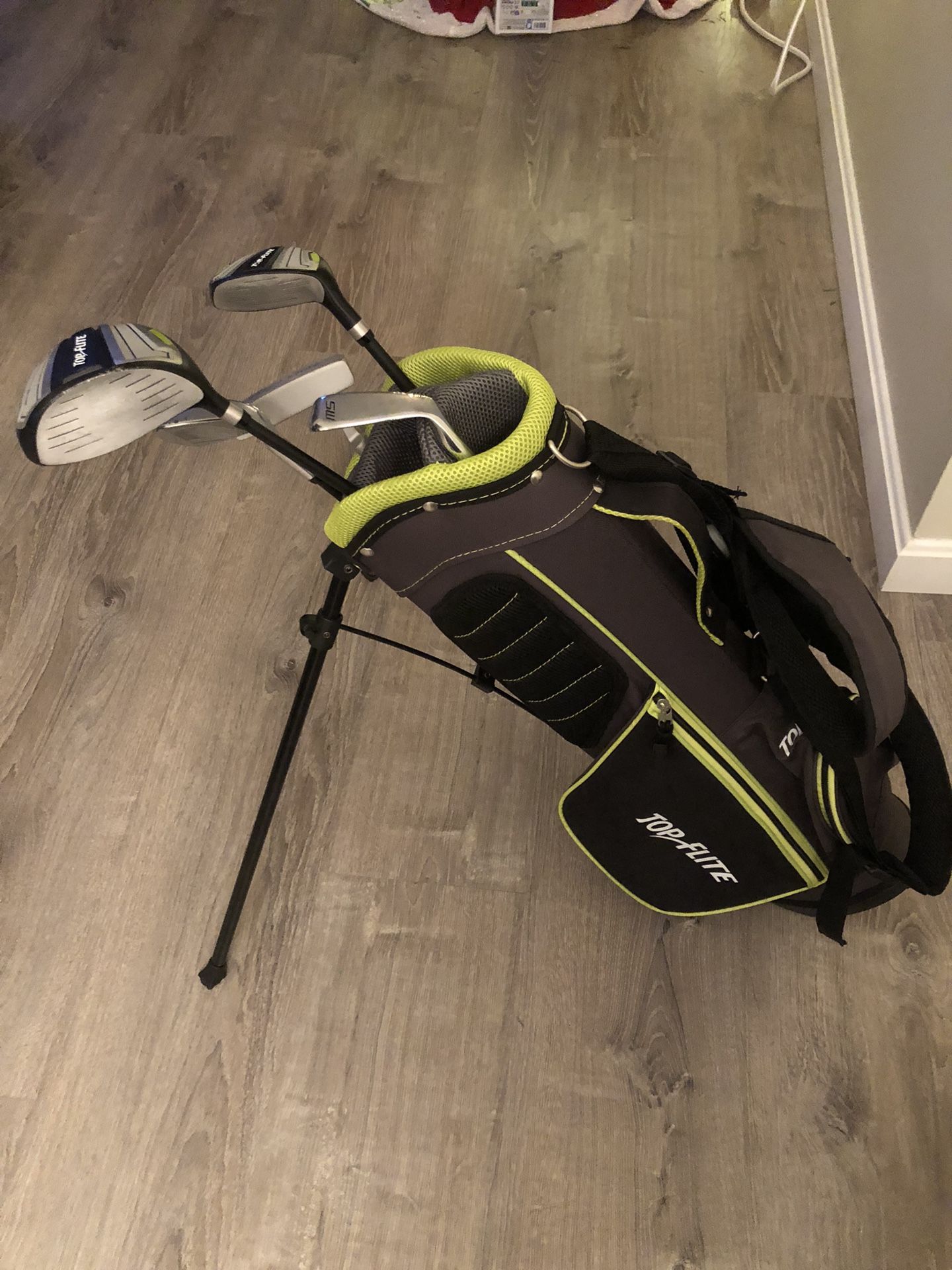 Set Of Golf Club ( Lefty) Age 5-8