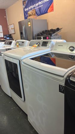 Nice like new Samsung washer and gas dryer set