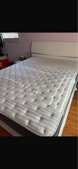 Queen size bed