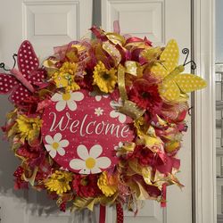 Pink and Yellow Daisy, Butterfly, and Bee Wreath 
