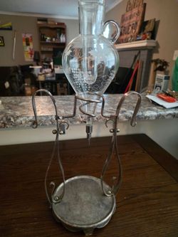 Vintage Gravity Wine Decanter Dispenser with Silver-Plated Stand & Ice Chamber