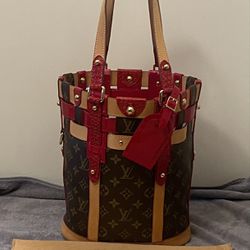 Used Like New Authentic Louis Vuitton Bucket Pouch