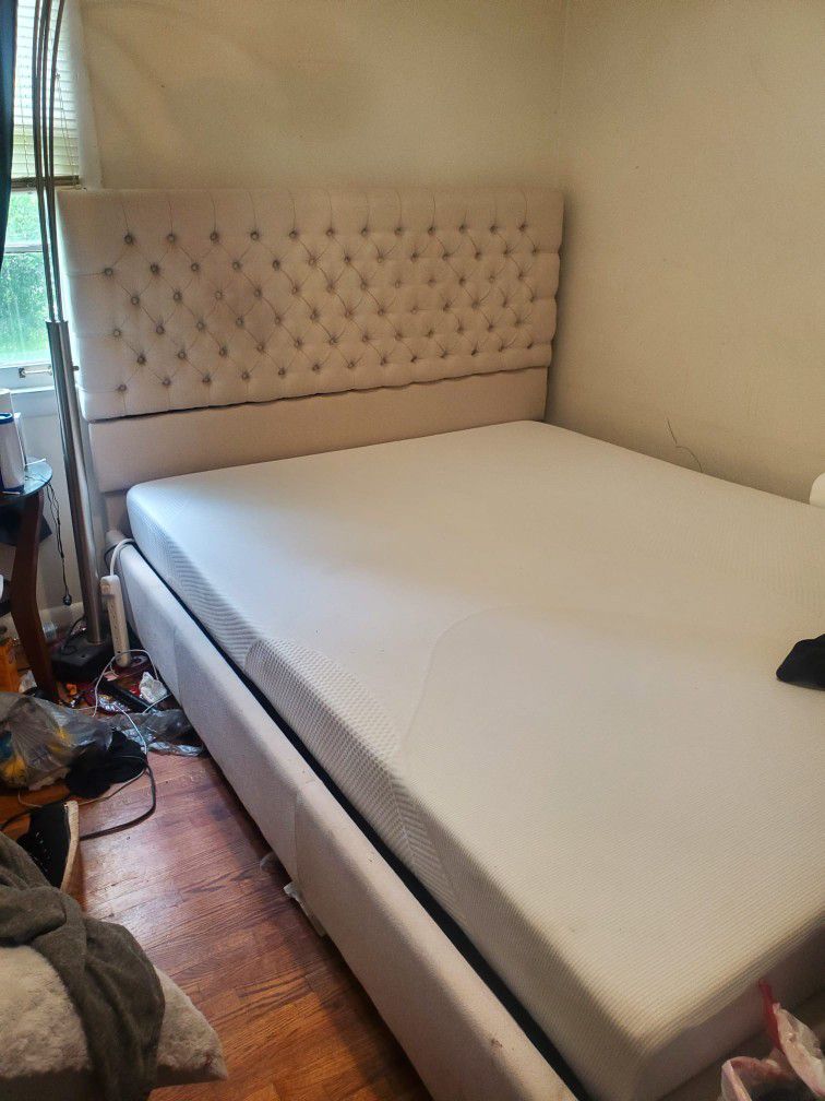 Queen Size Bed & Mattress Included 