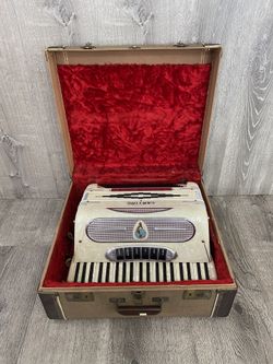 Cantino Piano Accordion (120 Buttons and 6 Switches)