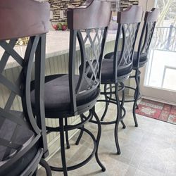 4 Countertop chairs