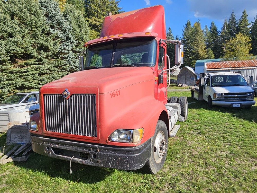 2006 International Semi Truck Tractor Cat C 13 12.5L  10spd Automatic