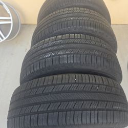 4 excellent Michelin s / 225-60-R17