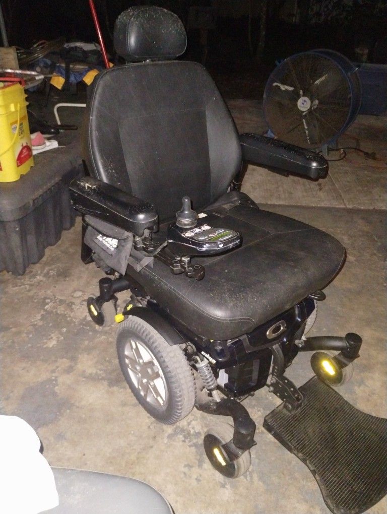 Quantum Edge HD Wheelchair Scooter 
