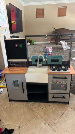Kidkraft wooden farm to table kitchen