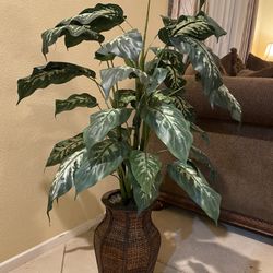 4 FT ARTIFICIAL SILK TREE, VERY REALISTIC