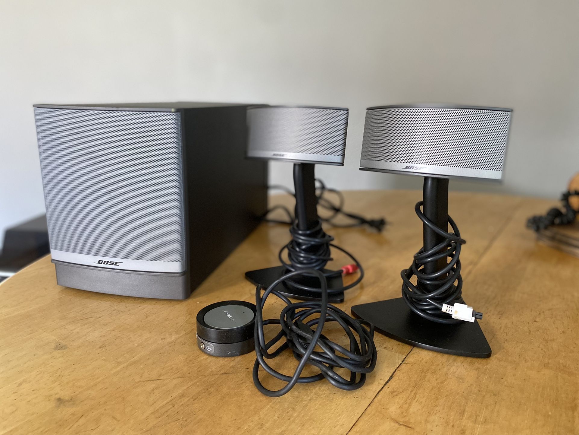 Van mini Kaptajn brie Bose Companion 5 Multimedia Speaker System - Graphite/Silver for Sale in  Brooklyn, NY - OfferUp