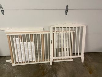 Baby/Toddler Crib/Bed
