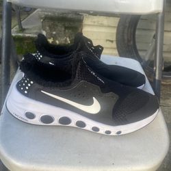 Used NIKE MEN CRUZRONE BLACK/WHITE (we need shoelaces)