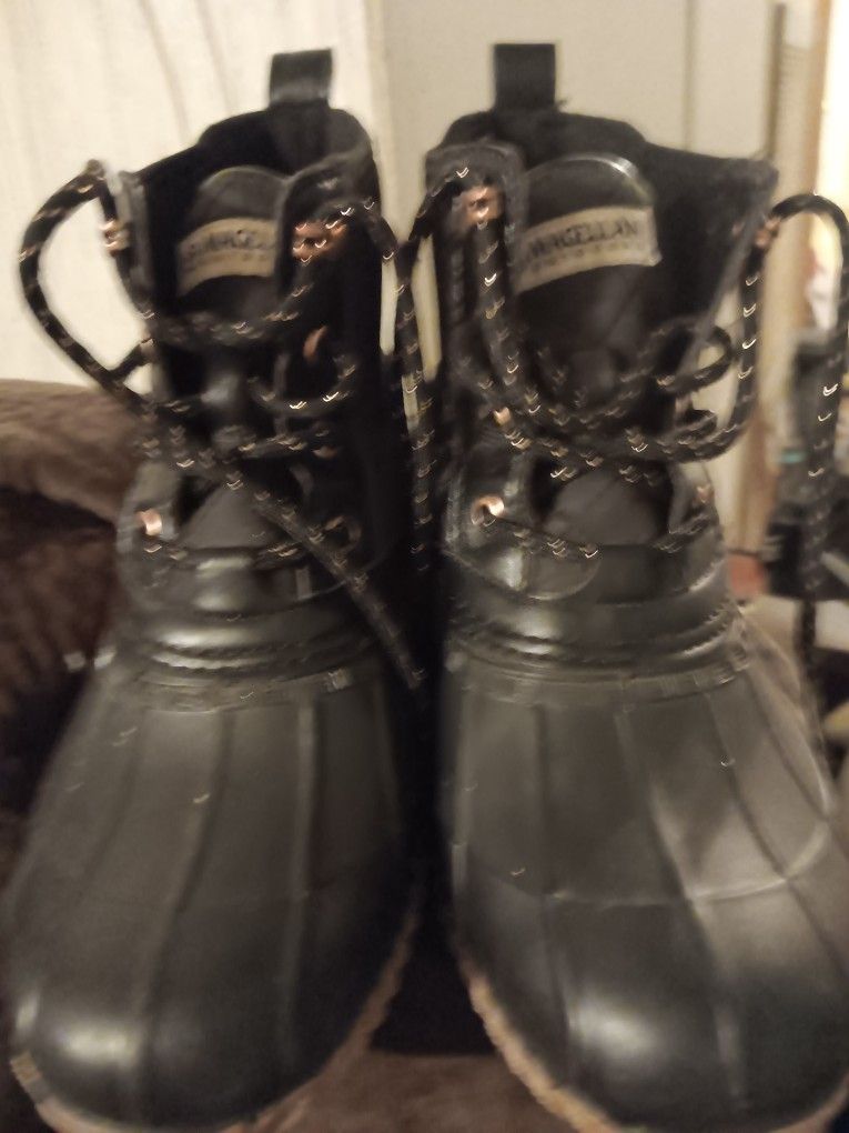 Women's Size 7 Magellan Outdoor Hiking / Rain Boots Black