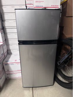 Insignia 3.6 ft mini fridge