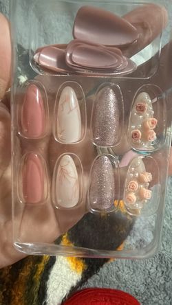 Press-On Nails Set with Floral Design