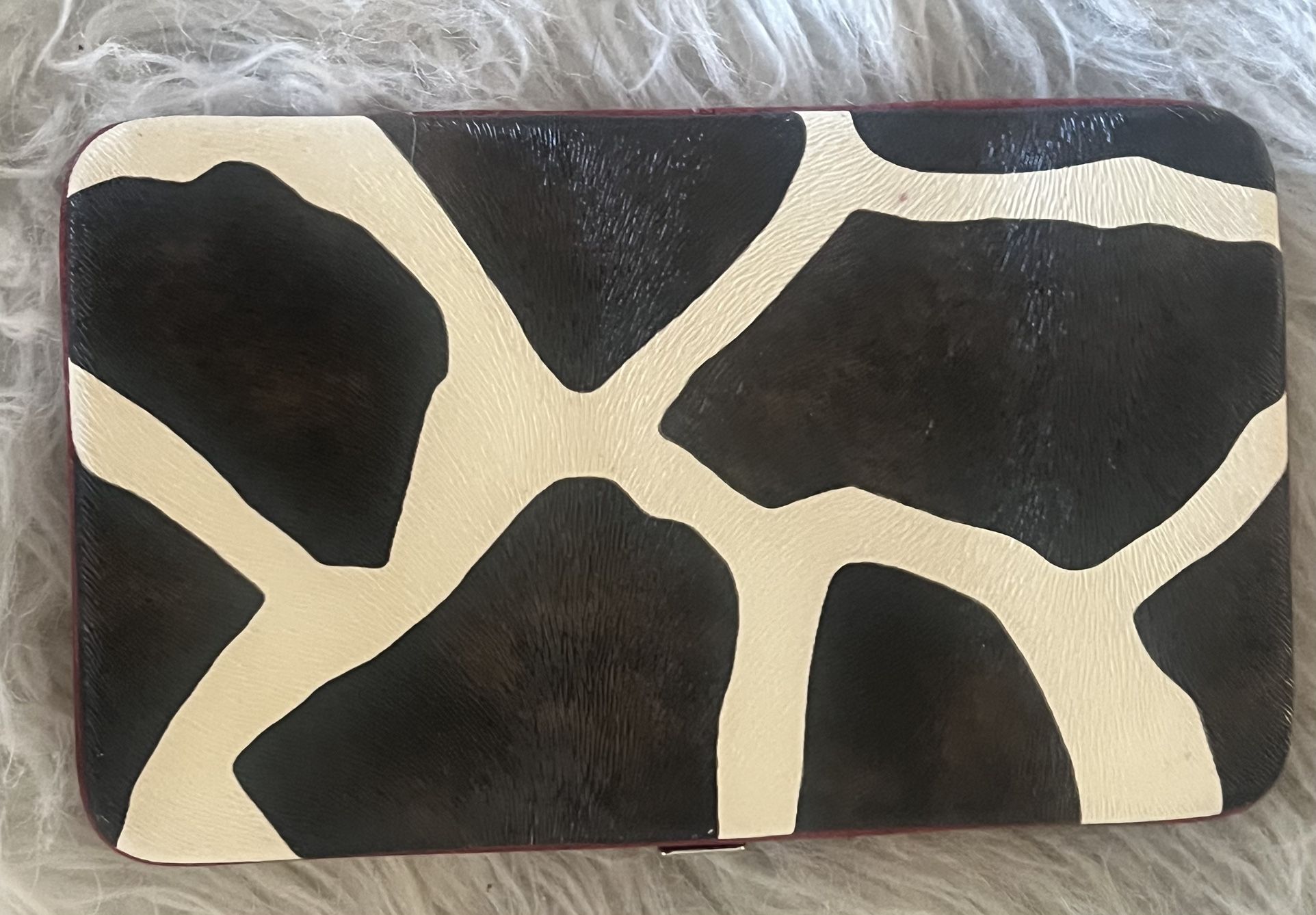 Hard Case Giraffe Print Wallet