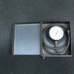 Marshalltown Iowa USA Mfg Co Pressure Gauge with metal box 20 PSI

