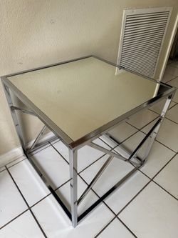 Modern Chrome & Mirrored End Table / Side Table with Chrome Frame Base – 22 x 22 x 22”