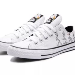 Size 9.5: Looney Tunes x Chuck Taylor All Star Low '80th Anniversary - Bugs Bunny