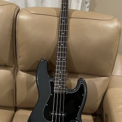 Squier Affinity Jazz Bass - Charcoal Frost Metallic