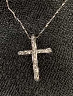 Silver cross pendant in cz stones with silver chain