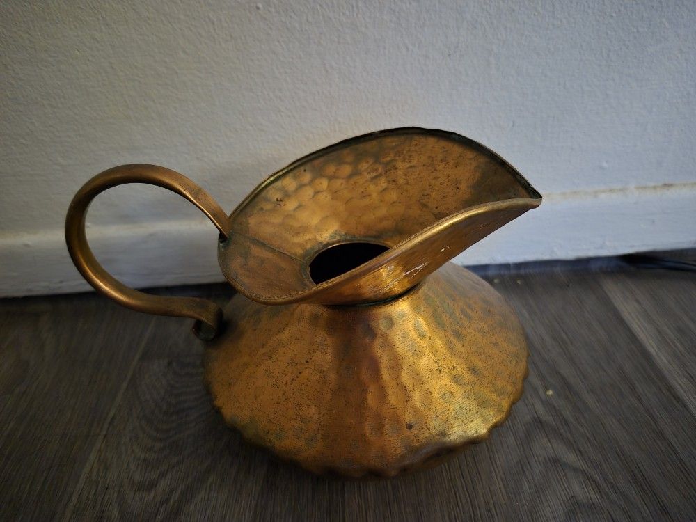 BEAUTIFUL ANTIQUE COPPER KETTLE!  $10!!!