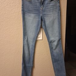 Vendo bonito pantalon  Hollister size 5