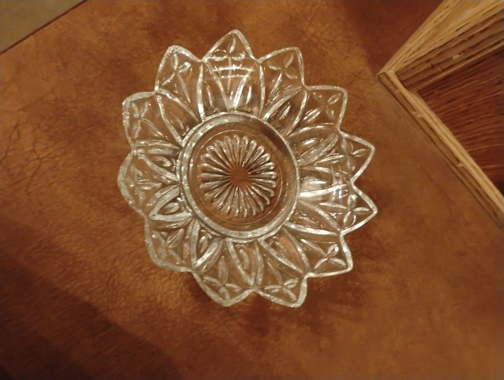 Vintage Pressed Glass Federal Glass Petal Bowl 6” in Diameter collection