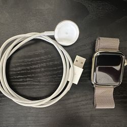 Apple Watch Series 6 - Gold 40mm