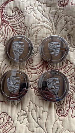 Vintage Porsche caps rally